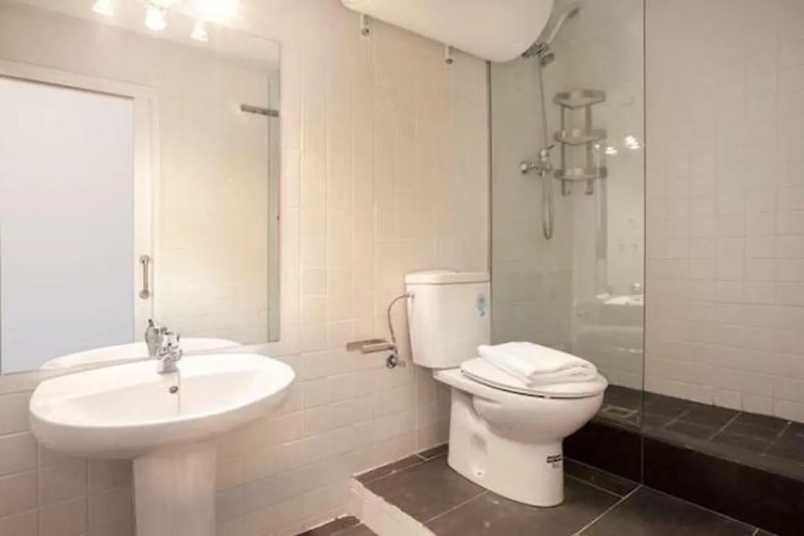 Spacious Apartment For Families Near Park Guell Барселона