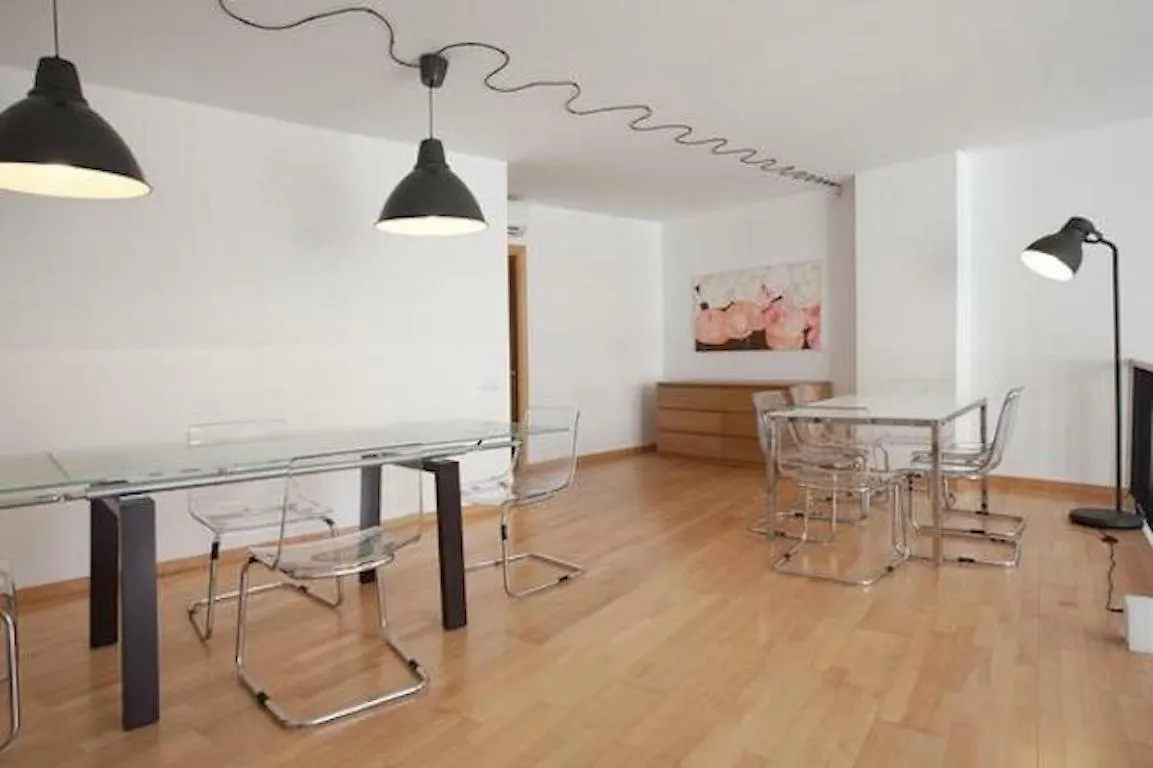 Spacious Apartment For Families Near Park Guell Барселона