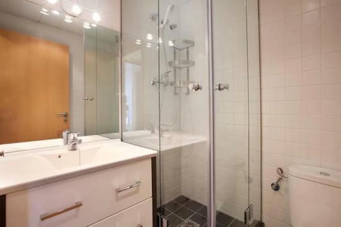 Spacious Apartment For Families Near Park Guell Барселона