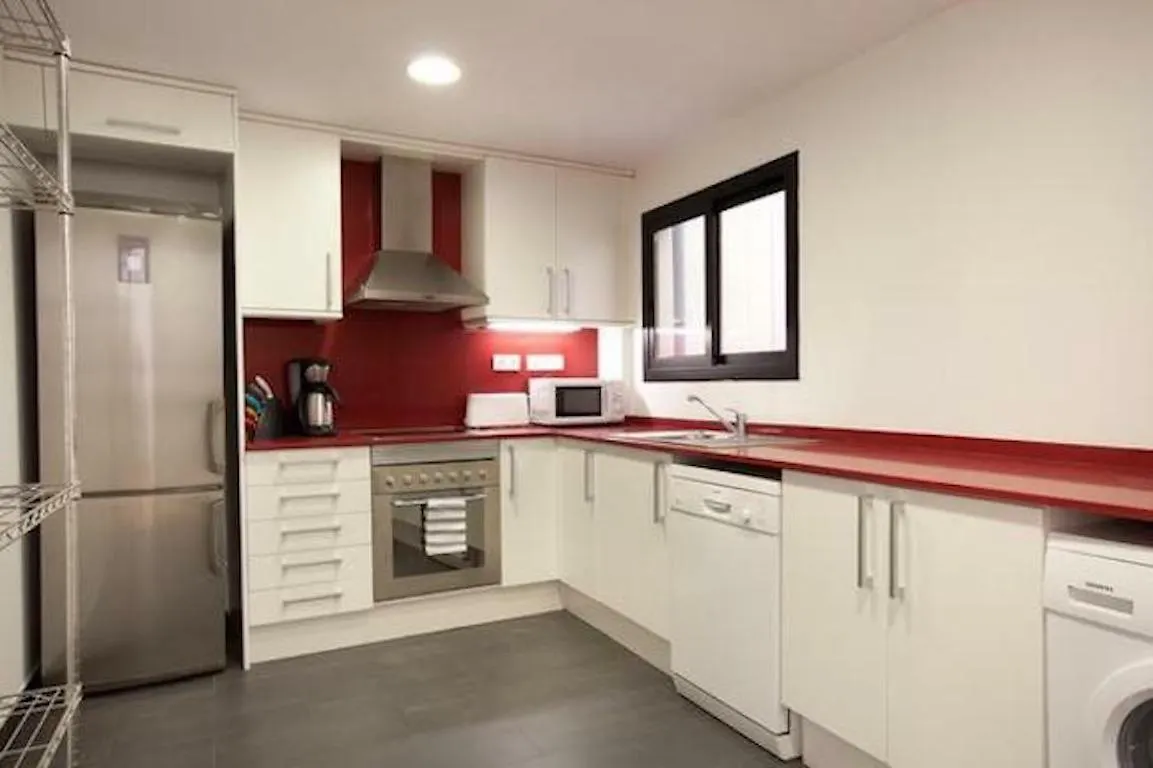 Spacious Apartment For Families Near Park Guell Барселона